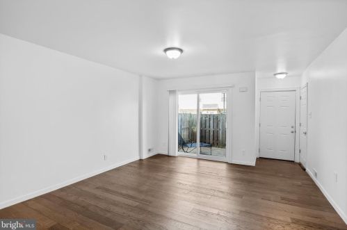 2172 Harbour Dr, Palmyra NJ  08065-1123 exterior