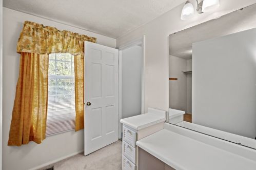 1220 Harvest Ct, Bridgeville PA  15017-1108 exterior