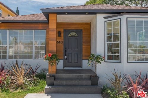 5143 Newcastle Ave, Van Nuys CA  91316-3512 exterior