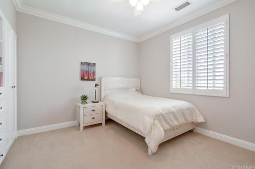 24306 Foxglove Pl, Santa Clarita CA  91354-4922 exterior
