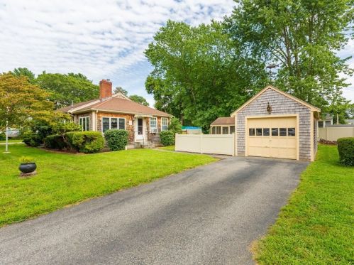 16 Chestnut St, Wareham, MA 02571-2356