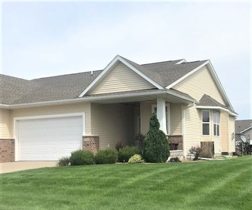 141 Ridgeview Dr, Fairfax, IA 52228-2100