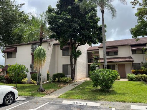 5068 Rose Hill Dr, Boynton Beach, FL 33437-1308