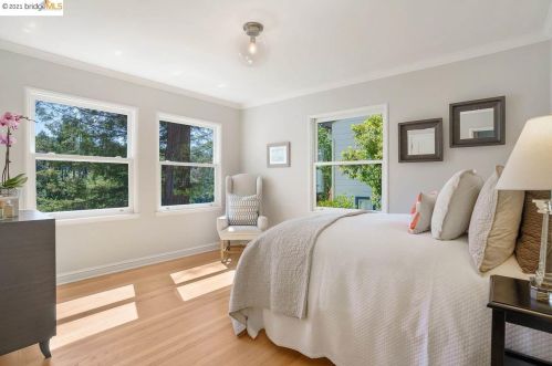5647 Cabot Dr, Oakland CA  94611-2247 exterior
