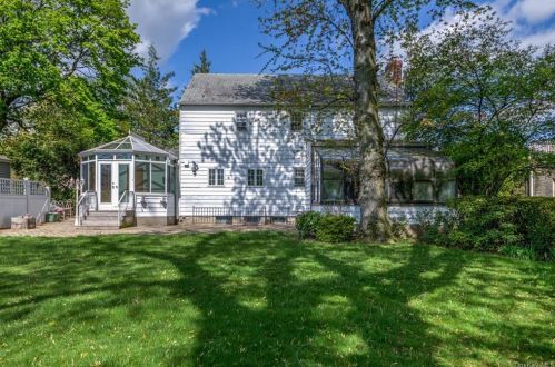 353 Hussey Rd, Mount Vernon NY  10552-2305 exterior