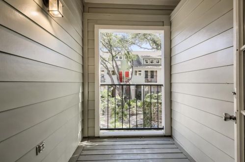 2104 Cullen Ave, Austin TX  78757-2465 exterior