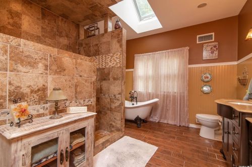 182 Miller Place Rd, Miller Place NY  11764-2804 exterior