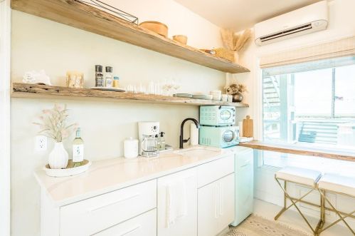 1673 Gulf Beach Dr, Saint George Island FL  32328-3107 exterior