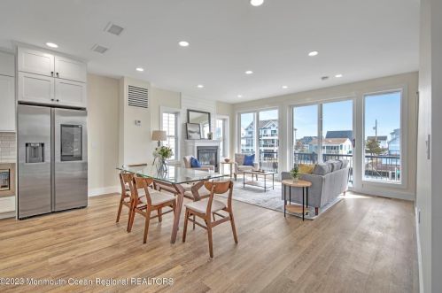 1217 Niihau Dr, Lacey NJ  08731-4702 exterior