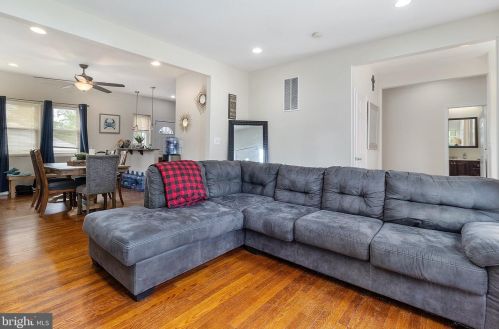 4929 Blaine St, Washington, DC 20019-5313