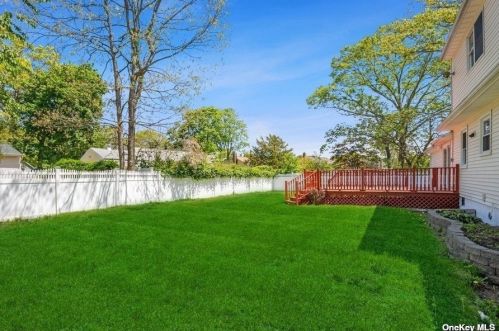 759 Van Buren Ave, West Islip NY  11795-1337 exterior