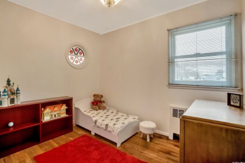 230 Gilling Rd, Seaford NY  11783-1003 exterior