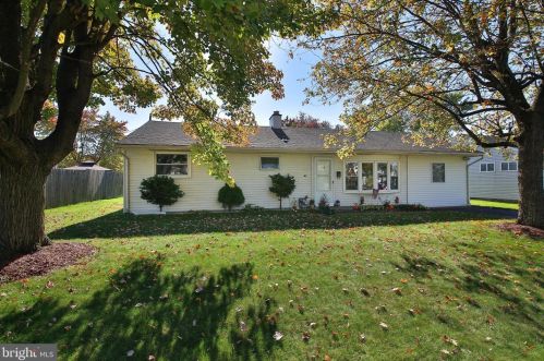 728 Beaumont Rd, Fairless Hills, PA 19030-2422