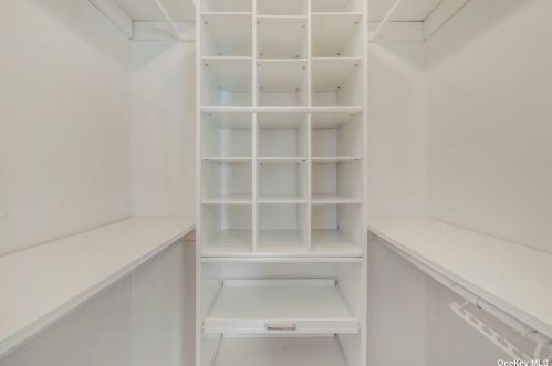 516 Greene Ave, North Lindenhurst NY  11757-3449 exterior