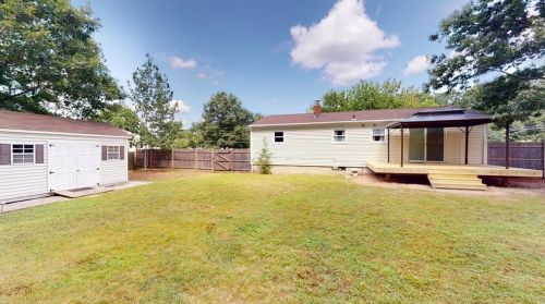 13 Larchmont Dr, Coventry RI exterior