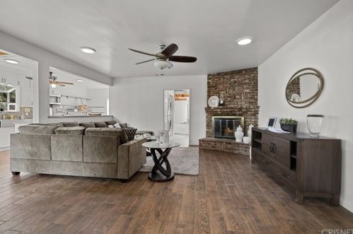 3637 Fairesta St, Glendale CA 91214-1804 exterior