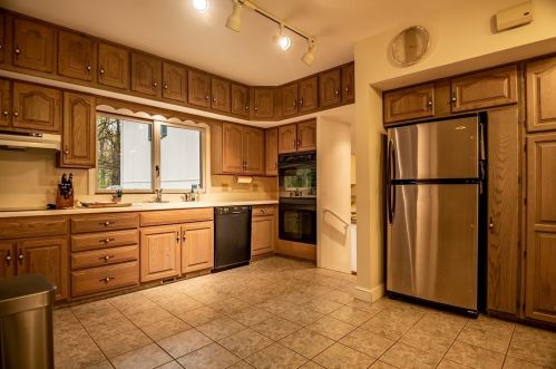 1355 Yahres Rd, Hermitage PA  16146-3643 exterior