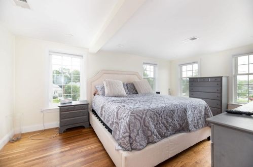 2 Howard St, Salem NH  03079-2565 exterior