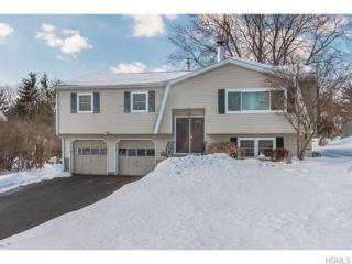 26 Veteran Cir, Monroe, NY 10950-3207