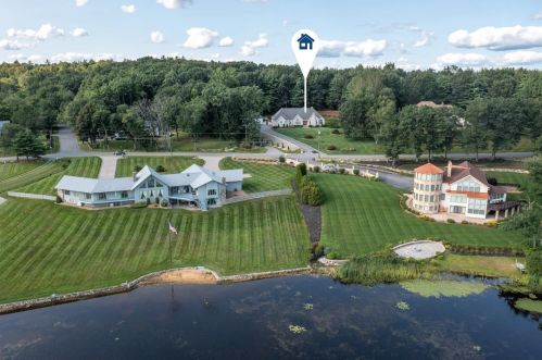 135 Hooker Farm Rd, Salem NH  03079-1815 exterior