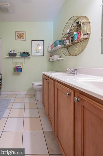 402 6th St, Laurel DE  19956-1363 exterior