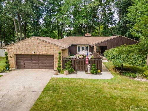20 Appleby Ln, East Brunswick, NJ 08816-3618