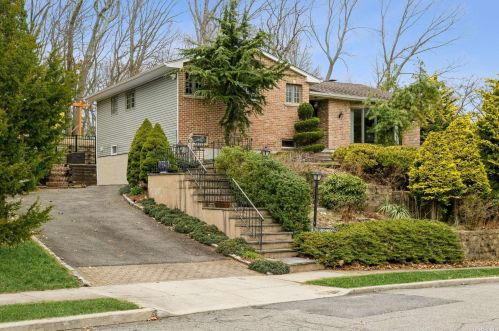 70 Highwood Rd, Muttontown, NY 11732-1111
