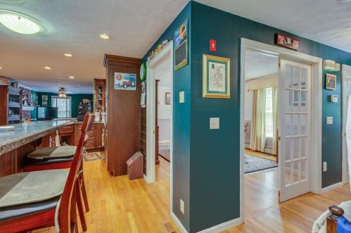 4 Rockwood Ln, Londonderry NH  03053-6104 exterior