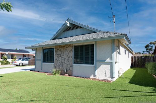 4659 Berwick Dr, San Diego CA 92117-4233 exterior