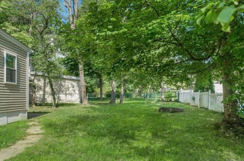 50 Abingdon Ln, Scarsdale NY  10583-6649 exterior