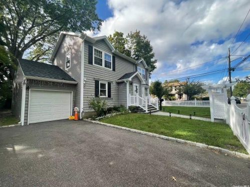 19 Lowell St, Bethpage, NY 11714-5223