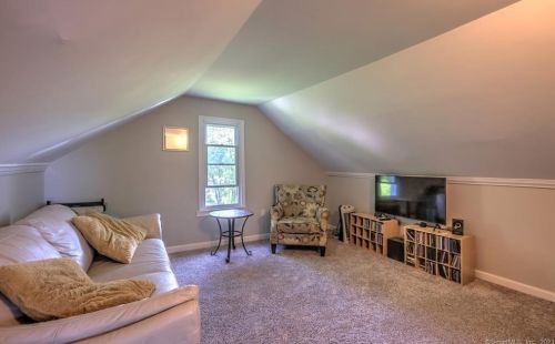 11 Buddington Rd, Huntington CT  06484-5306 exterior