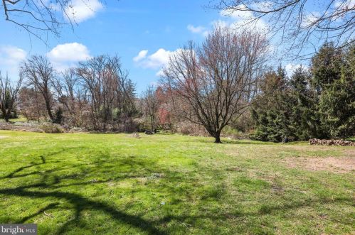 2 Elizabeth Ln, Southampton PA  18954-1011 exterior