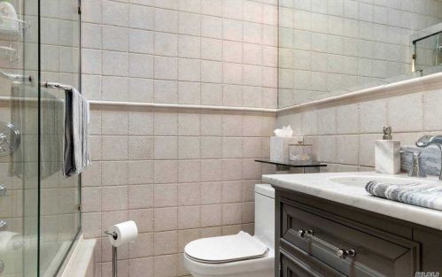 32 Leibrock Ave, North Lindenhurst NY 11757-1825 exterior