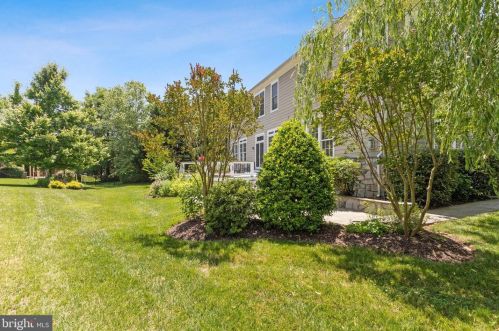 8373 Pedigrue Ct, Gainesville VA  20155-3240 exterior