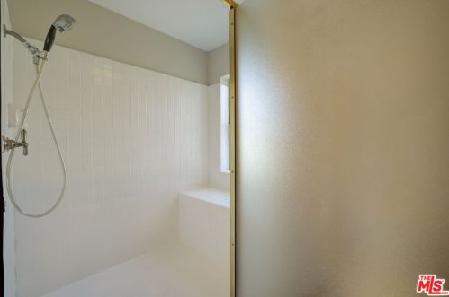 26520 Mistletoe Ct, Santa Clarita CA  91355-3525 exterior