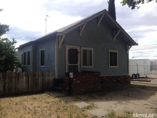 1811 Jackson Ave, Escalon, CA 95320-1915