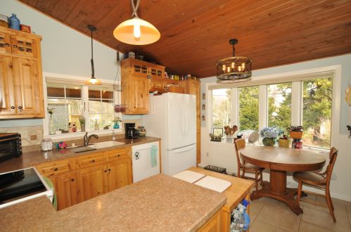 7212 Elstead Ave, Greendale, WI 53129-1728