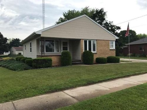 539 Washington St, Mishicot WI  54228-9768 exterior