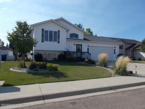 1364 7th St, Dickinson ND  58601-6351 exterior