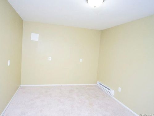 24 Franklin Pl, Washingtonville NY  10992-1356 exterior