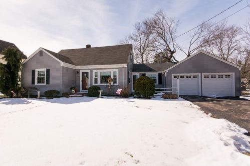 15 Central St, Warwick, RI 02886-1203
