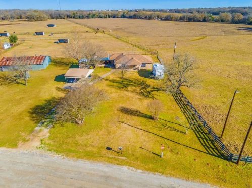 943 3rd St, Rockdale, TX 76567-3406