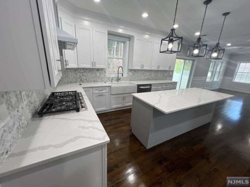 24 Tenney Ave, River Edge NJ  07661-2429 exterior