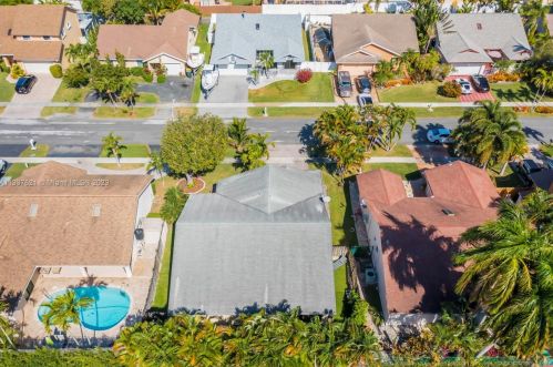 216 9th St, Dania Beach FL  33004-4439 exterior