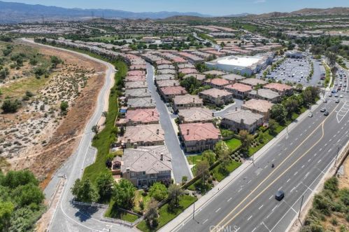 23860 Toscana Dr, Santa Clarita CA  91354-3015 exterior