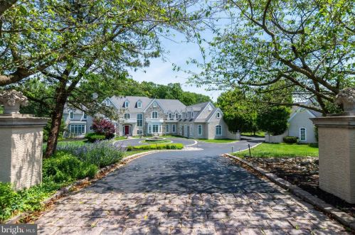 111 Centrenest Ln, Wilmington, DE 19807-1145