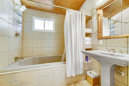 7735 Locust Ave, Gary IN  46403-1344 exterior