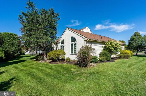 1658 Ash Cir, Jamison, PA 18929-1422