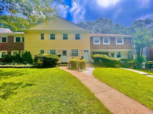 711 Towne House Vlg, Hauppauge, NY 11749-4819
